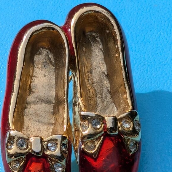 Red Enamel with Crystal Bow Pair of Tap Shoes Brooch - Picture 3 of 7
